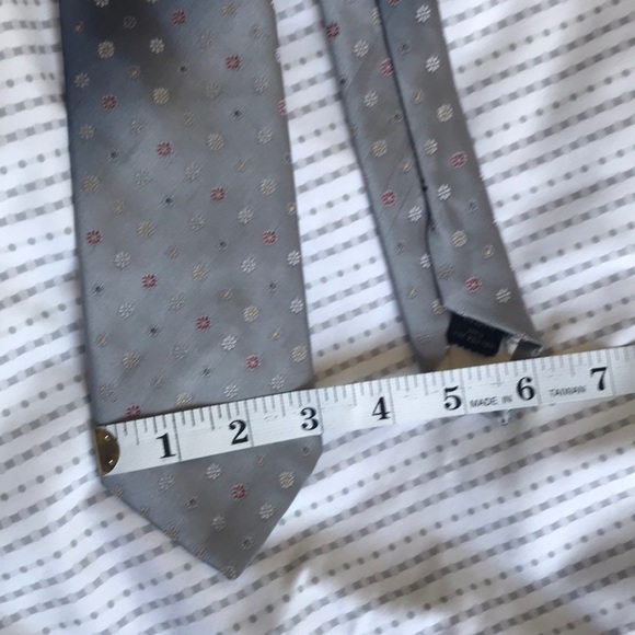 ๐ 10/$10 ๐ Gray Tie with flowers 3โ THE SOVEREIGN Tailored by BARRY - Picture 14 of 14